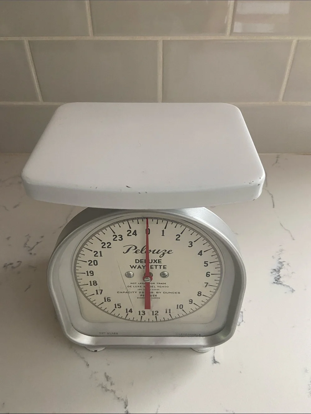 Vintage Pelouze Deluxe Wayette Kitchen Scale White 25 lb YG400 MCM